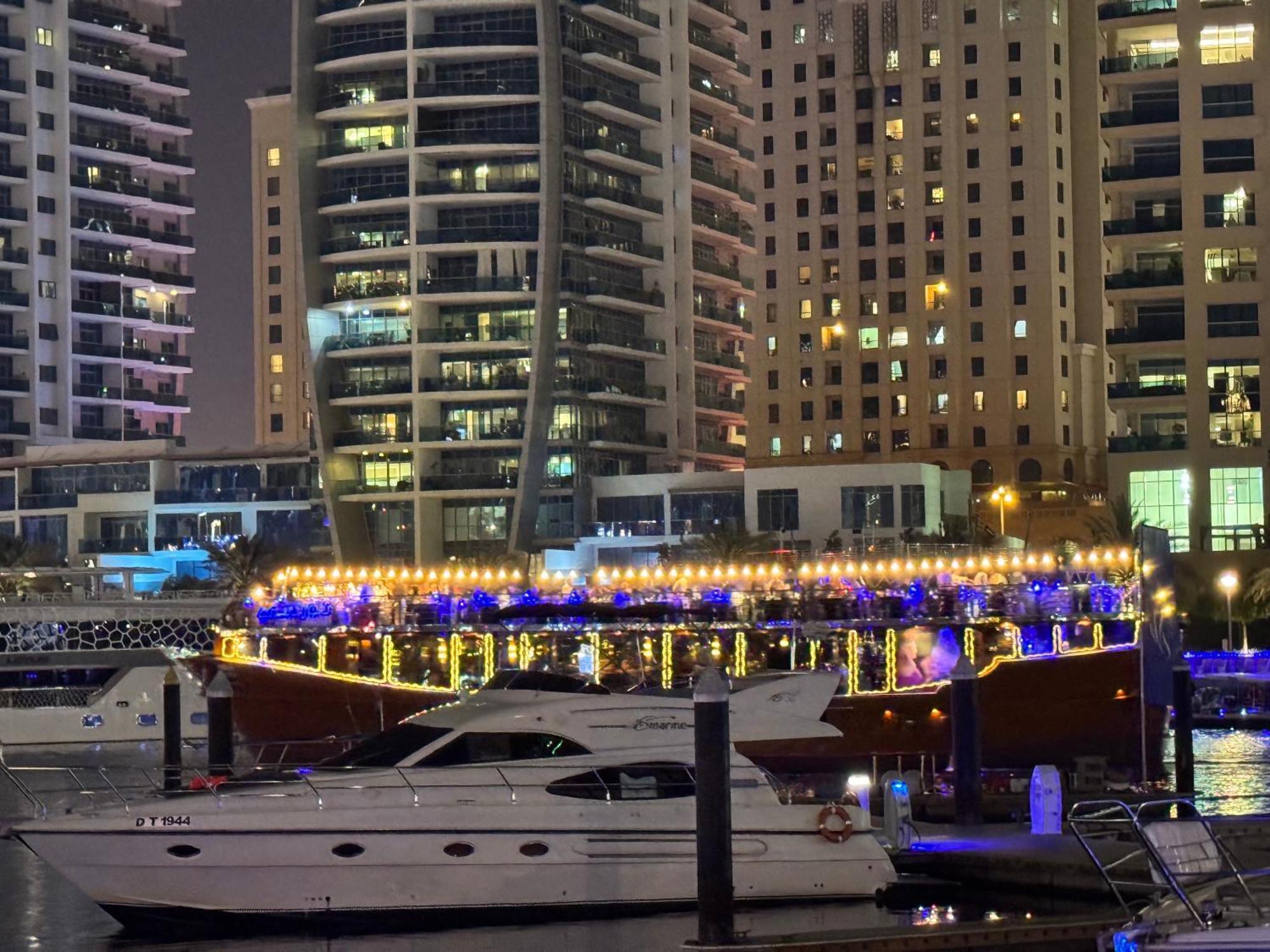 Marina Beachview - Tie
